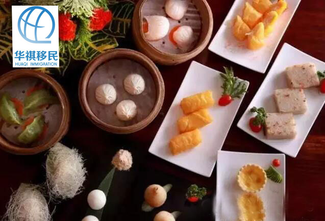各式點心琳瑯滿目，干凈又衛生