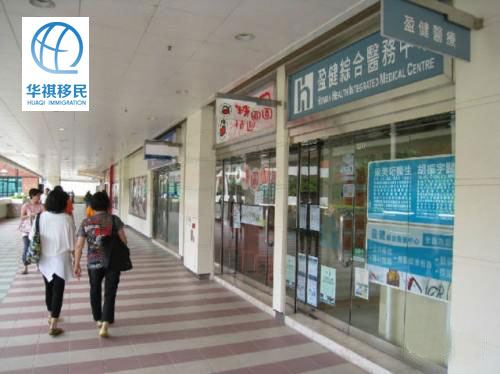 香港的小診所很多，對于普通的小病可以在小診所看就行了
